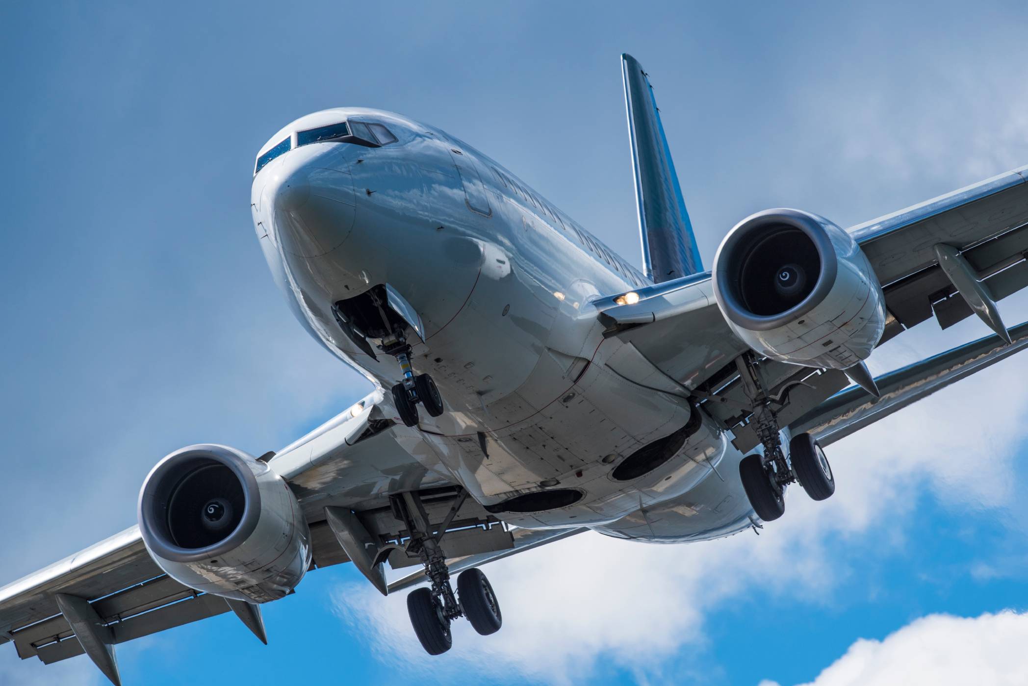 A Boeing 737 in flight demonstrates the Willis commitment and ability to keeping your fleet airborne and in revenue service